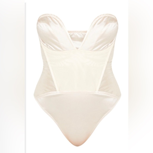 Champagne Mesh Satin Contrast Cup Detail Bandeau
Bodysuit - Picture 2 of 3